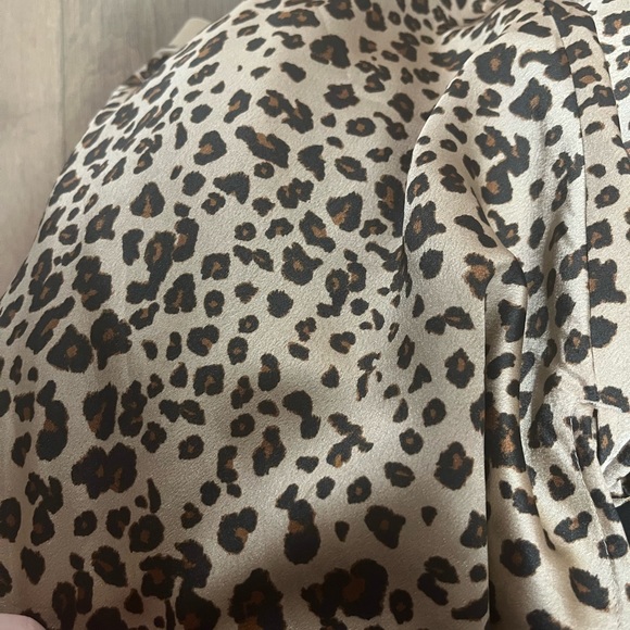 COPY - Abercrombie & Fitch satin skirt - Picture 4 of 4